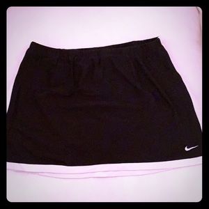Nike tennis skirt blk with white trim SMALL 4-6
